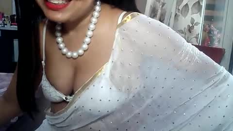 Snapshot of indianrads9 chatting on October 6, 6:44 am Radha online show from October 6, 6:44 am