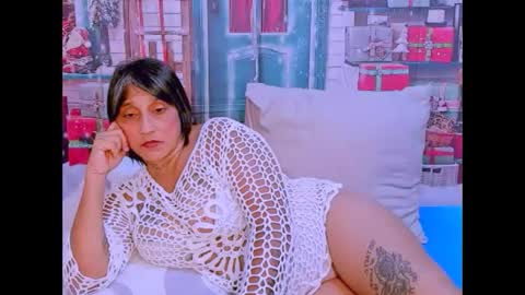 Snapshot of indianroxy27 chatting on December 2, 7:31 pm indianroxy27 online show from December 2, 7:31 pm