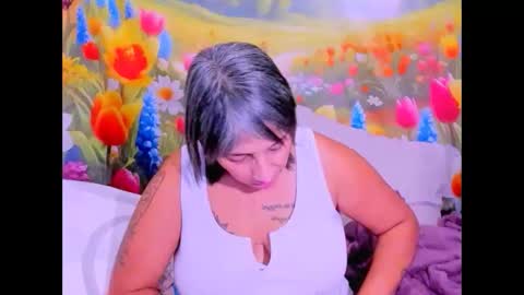 indianroxy27 online show from April 1, 7:31 am