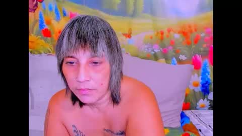 indianroxy27 online show from April 14, 7:03 am