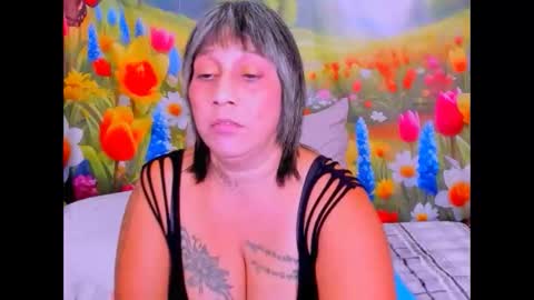 indianroxy27 online show from April 14, 7:09 pm