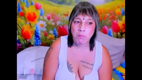 indianroxy27 online show from April 21, 1:42 am