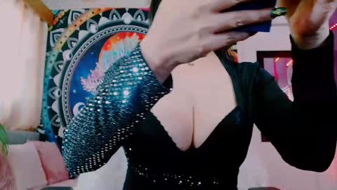 Snapshot of indica_me chatting on December 27, 9:28 am indica_me online show from December 27, 9:28 am