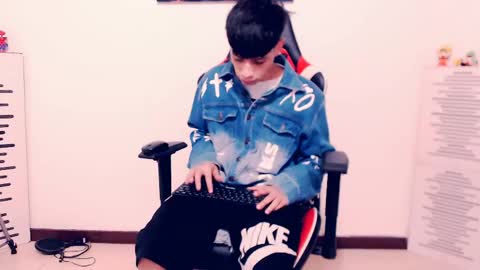 Snapshot of indomitablebeast chatting on May 19, 10:27 pm matias online show from May 19, 10:27 pm