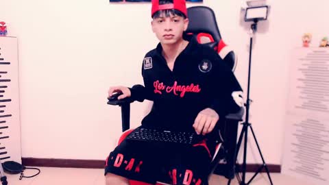 Snapshot of indomitablebeast chatting on June 1, 2:13 am matias online show from June 1, 2:13 am