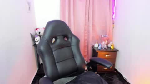 Snapshot of indra_cam chatting on January 24, 9:06 am Diana online show from January 24, 9:06 am