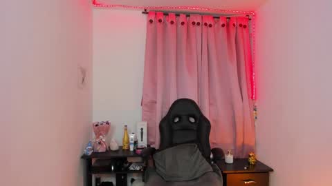 Snapshot of indra_cam chatting on January 31, 7:18 am Diana online show from January 31, 7:18 am