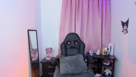 Snapshot of indra_cam chatting on February 2, 8:13 am Diana online show from February 2, 8:13 am