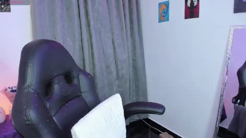 Snapshot of indra_cam chatting on June 2, 4:58 am Diana online show from June 2, 4:58 am