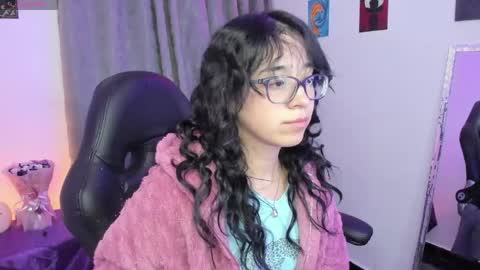 Snapshot of indra_cam chatting on June 3, 4:15 am Diana online show from June 3, 4:15 am