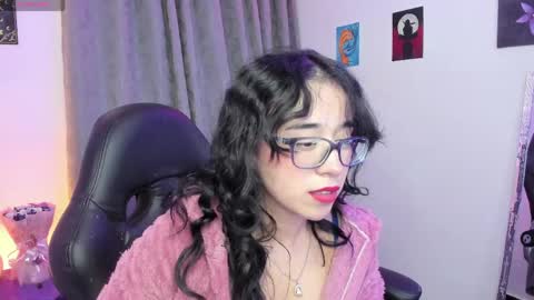 Snapshot of indra_cam chatting on June 6, 5:56 am Diana online show from June 6, 5:56 am