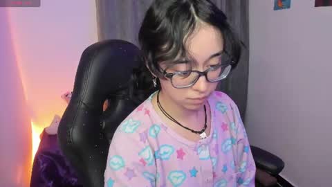 Snapshot of indra_cam chatting on June 14, 4:14 am Diana online show from June 14, 4:14 am