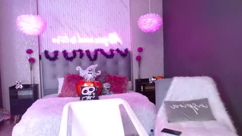 Snapshot of indy_moore chatting on November 4, 1:43 pm INDY online show from November 4, 1:43 pm