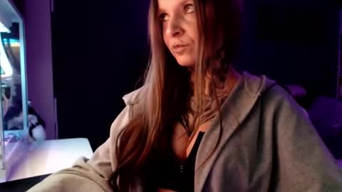 InesDesire online show from January 6, 7:31 am