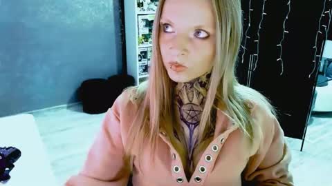 InesDesire online show from September 18, 8:16 am