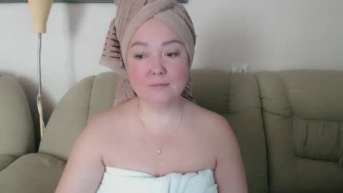 Snapshot of infinity_loveliness chatting on September 17, 5:42 am Infinity online show from September 17, 5:42 am