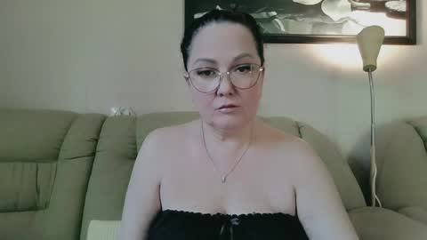 Snapshot of infinity_loveliness chatting on May 20, 5:57 am Infinity online show from May 20, 5:57 am