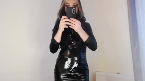 Snapshot of infinity_of_love chatting on February 15, 1:49 pm Jeremy online show from February 15, 1:49 pm