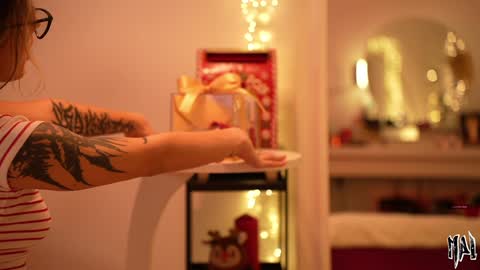 MAL ---  online show from December 5, 1:36 am