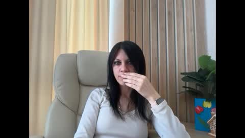 Snapshot of injaathome chatting on May 4, 6:09 am InjaAtHome online show from May 4, 6:09 am