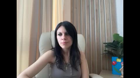 Snapshot of injaathome chatting on May 5, 6:21 am InjaAtHome online show from May 5, 6:21 am