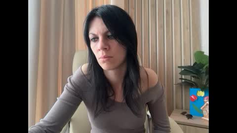 Snapshot of injaathome chatting on May 18, 5:57 am InjaAtHome online show from May 18, 5:57 am