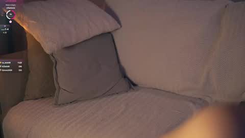 Im Senise Welcome to my room My instagram  online show from February 21, 8:40 am