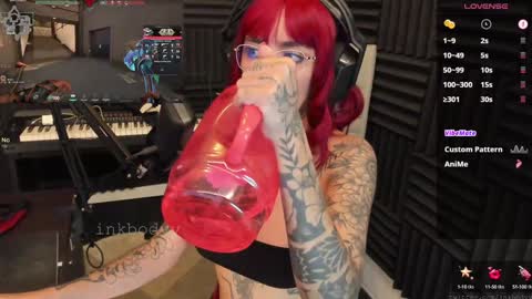 Snapshot of inkbodyy chatting on December 11, 4:28 am Dayana  online show from December 11, 4:28 am