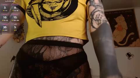 Snapshot of inked_val chatting on October 29, 3:03 pm Valerie online show from October 29, 3:03 pm