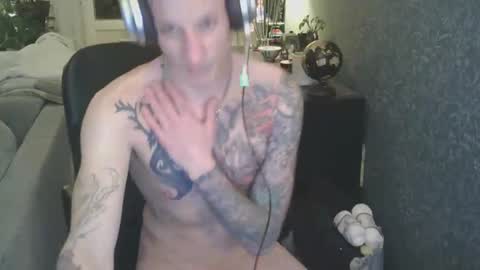 Snapshot of inkedsweed69 chatting on April 14, 12:05 am inkedsweed69 online show from April 14, 12:05 am