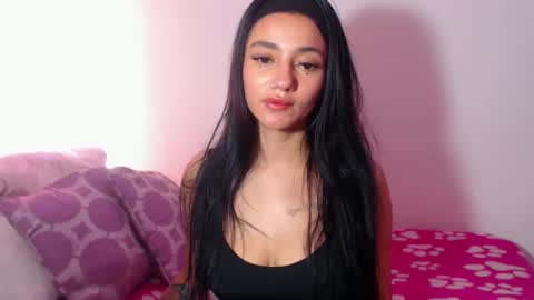 Snapshot of innocent_fox chatting on November 26, 8:43 pm Abril online show from November 26, 8:43 pm