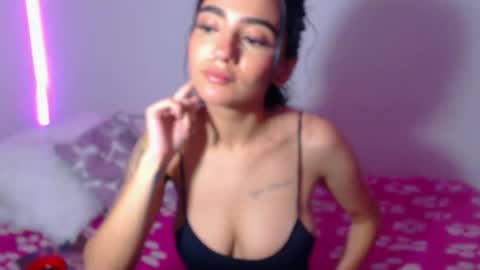 Snapshot of innocent_fox chatting on December 23, 2:31 am Abril online show from December 23, 2:31 am
