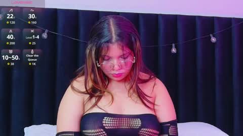 Snapshot of innocenthazel chatting on October 19, 12:06 pm innocenthazel online show from October 19, 12:06 pm