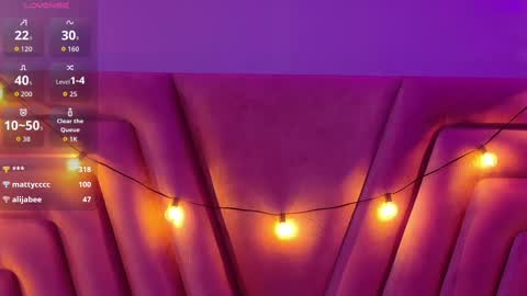 Snapshot of innocenthazel chatting on October 25, 3:03 am innocenthazel online show from October 25, 3:03 am