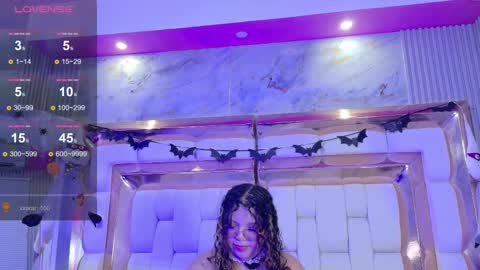 Snapshot of innocenthazel chatting on October 25, 7:19 pm innocenthazel online show from October 25, 7:19 pm