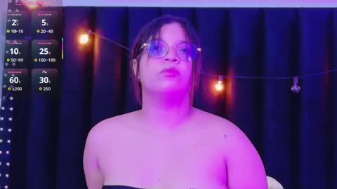 Snapshot of innocenthazel chatting on November 2, 12:18 pm innocenthazel online show from November 2, 12:18 pm