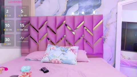 Snapshot of innocenthazel chatting on November 23, 12:49 pm innocenthazel online show from November 23, 12:49 pm