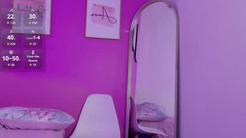 Snapshot of innocenthazel chatting on November 24, 1:00 pm innocenthazel online show from November 24, 1:00 pm