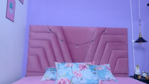 Snapshot of innocenthazel chatting on December 14, 12:32 pm innocenthazel online show from December 14, 12:32 pm