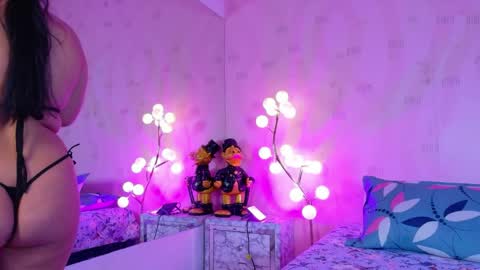 innocenthazel online show from April 19, 12:04 pm