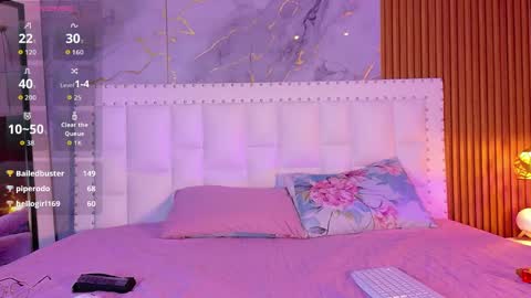 innocenthazel online show from April 21, 2:51 am