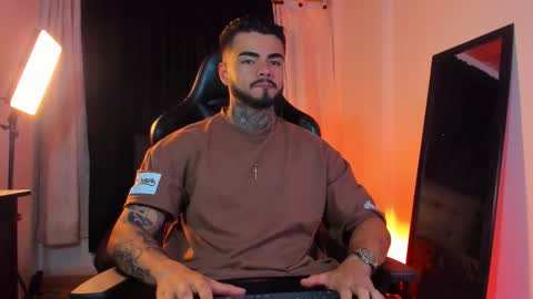 Snapshot of insolemnia chatting on December 1, 12:48 am Brayan Chavez online show from December 1, 12:48 am