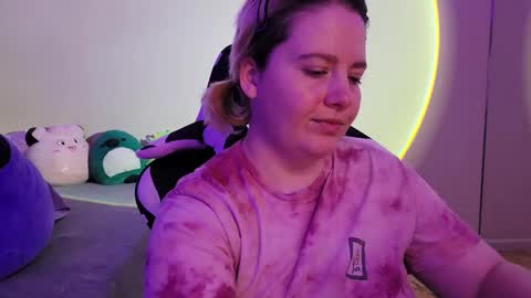 Faye online show from December 21, 2:37 pm