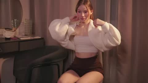 Avie online show from April 5, 6:38 pm