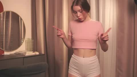 Avie online show from April 21, 6:44 pm