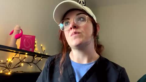 Snapshot of intothewoodswego chatting on April 7, 8:31 pm IntoTheWoodsWeGo online show from April 7, 8:31 pm