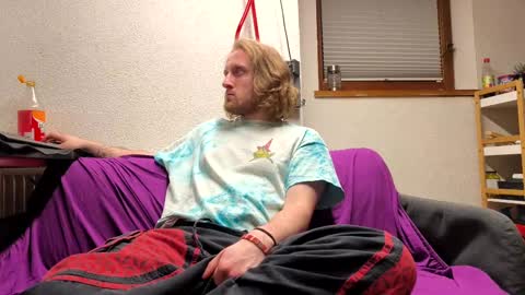 Snapshot of ipipo42o chatting on March 1, 2:37 am DrownMentally online show from March 1, 2:37 am