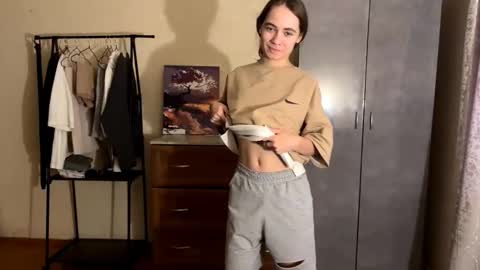 Evie online show from October 21, 9:10 am