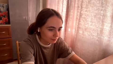 Evie online show from October 22, 9:09 am