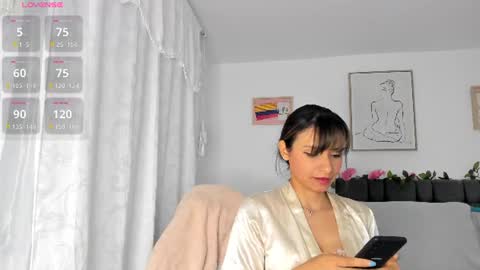 Snapshot of iris_evans__ chatting on August 6, 6:32 pm iris online show from August 6, 6:32 pm